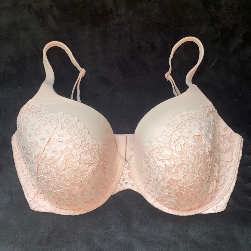 Light pink VICTORIA’S SECRET bra